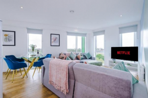 Stunning Scandi Manchester City Centre Penthouse - Sleeps 10 - Parking
